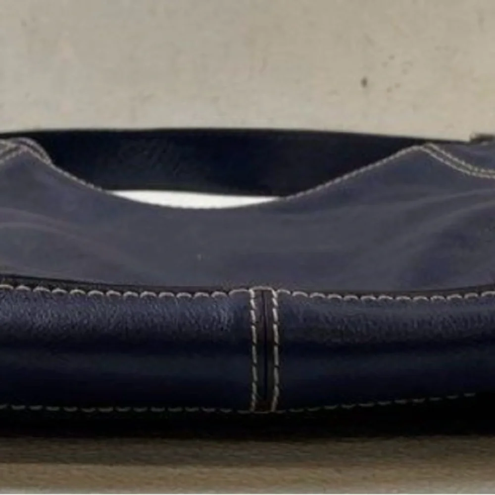 Michael Kors Blue Leather Shoulder Bag with Contrast Stitching - Picture 3 of 5